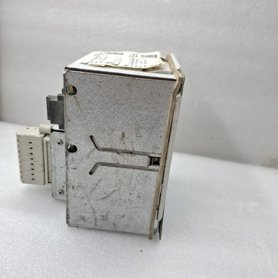 ABB REF601 Feeder Protection Relay REF601BD446NN1XG 24-240V AC/DC